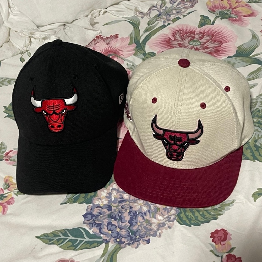 VTG NBA Bulls Hats Y2K (2) black/cream